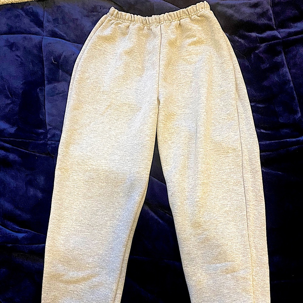 Prettylittlething size 8 (M/L) gray sweat pants